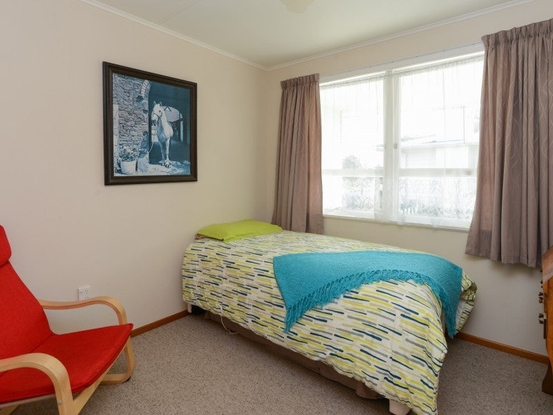 209 Sunnybank Crescent, Camberley, Hastings - Carousel 20