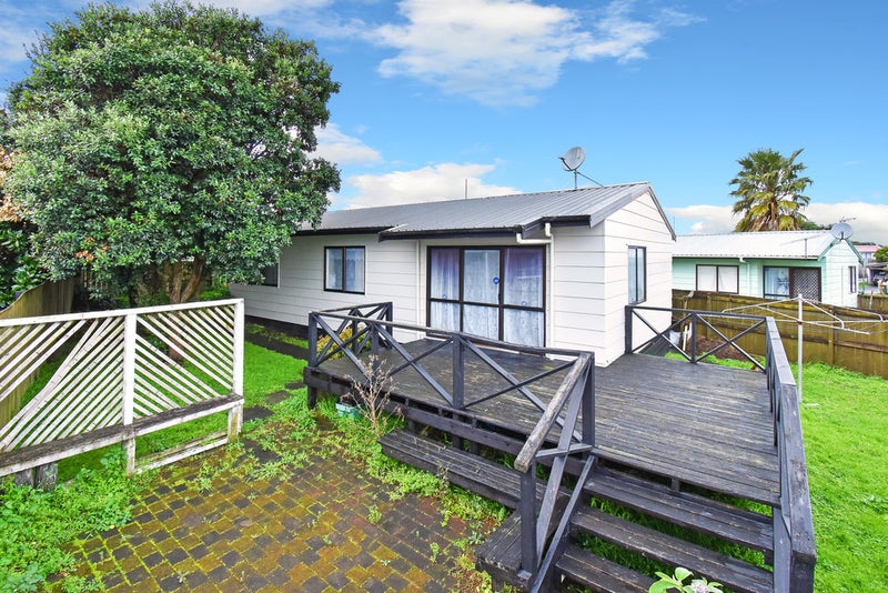 2/6 Maplesden Drive, Clendon Park, Auckland - Carousel 2