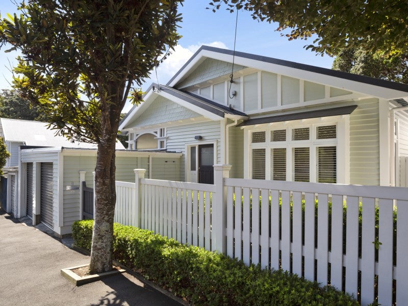 10 Ngaio Road, Kelburn, Wellington - Carousel 1