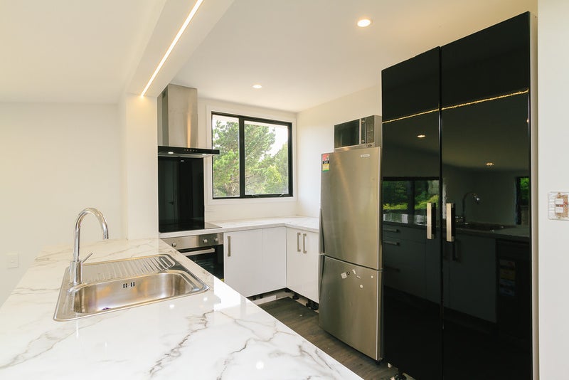 2/167 MAUNGARAKI RD, KOROKORO, LOWER HUTT - Carousel 2