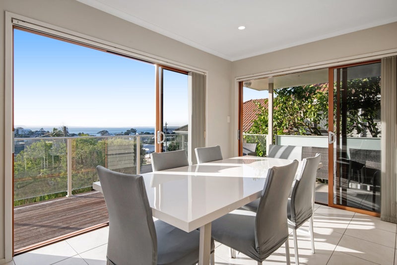 33 Surf Road, Stanmore Bay, Whangaparaoa - Carousel 2