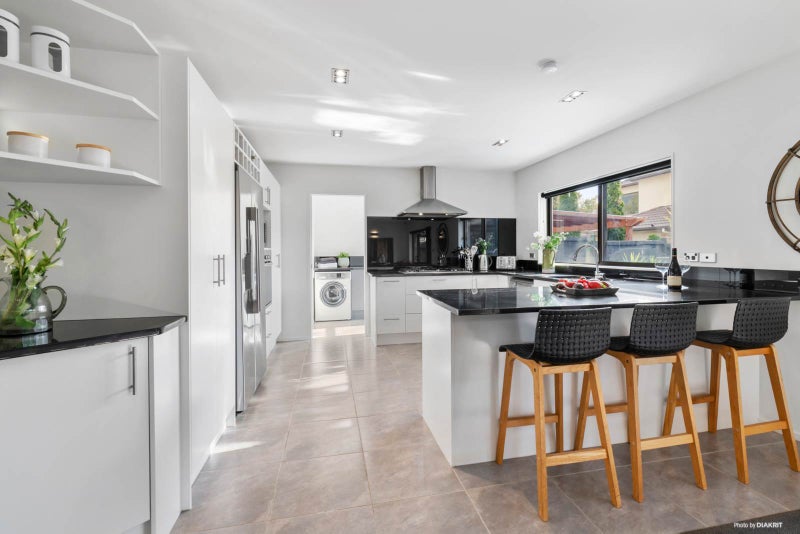 22 Bridgefield Crescent, Flat Bush, Auckland - Carousel 2