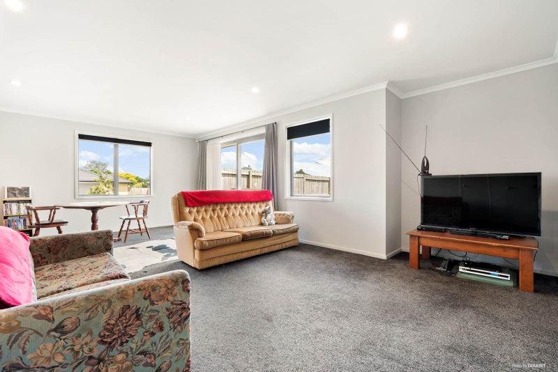 6 Captain Mitchell Drive, Opaheke, Papakura - Carousel 2