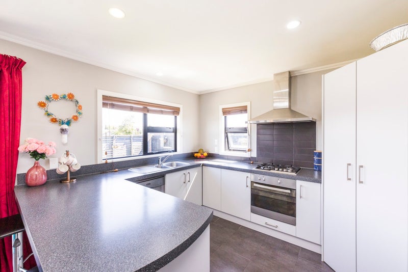 1 Angelina Way, Kelvin Grove, Palmerston North - Carousel 2