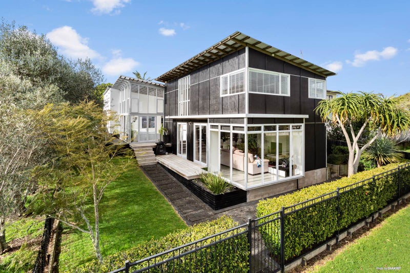 2/484 East Coast Road, Windsor Park, Auckland - Carousel 1