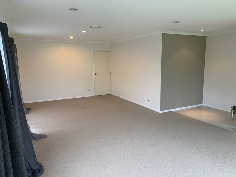 31 Innisowen Place, Flat Bush, Auckland - Carousel 2