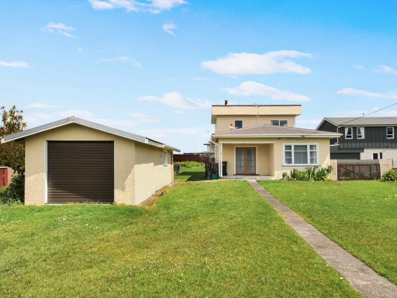 8 Shortt Street, Foxton Beach, Foxton - Carousel 2