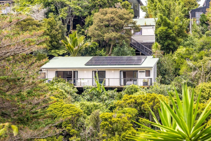 25 Pacific Parade, Surfdale, Waiheke Island - Carousel 1
