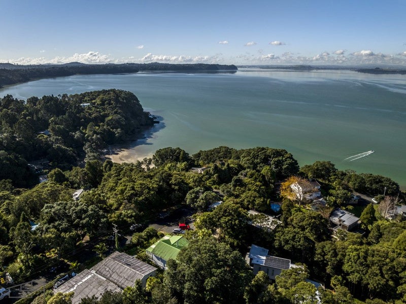11 Miha Road, Titirangi, Auckland - Carousel 2