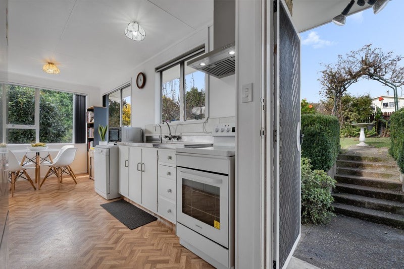 8 Dingadee Street, Welcome Bay, Tauranga - Carousel 2