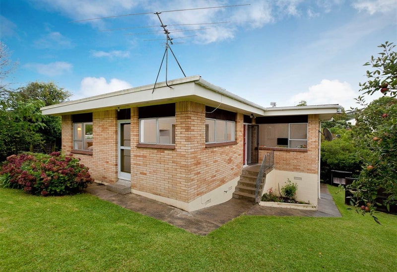 2/8 Houghton Street, Meadowbank, Auckland - Carousel 1