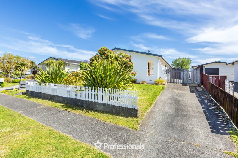 35 Tacoma Drive, Totara Park, Upper Hutt - Carousel 1