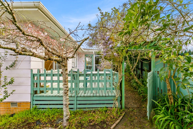 19 Cockayne Crescent, Sunnynook, Auckland - Carousel 16