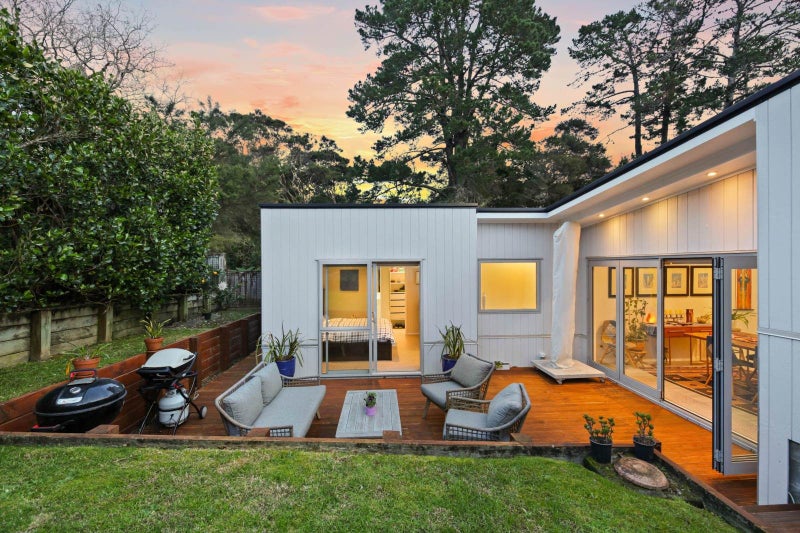 6 Cronin Place, Beach Haven, Auckland - Carousel 2
