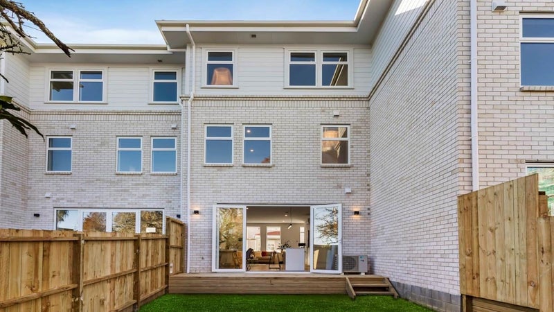 15 Highbury Bypass, Birkenhead, Auckland - Carousel 1