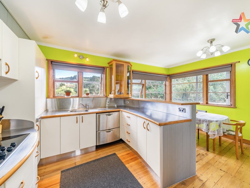 98 Main Road, Wainuiomata, Lower Hutt - Carousel 2