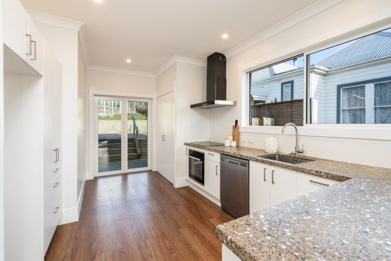 84 Hazelhurst Pass, Caversham, Dunedin - Carousel 2