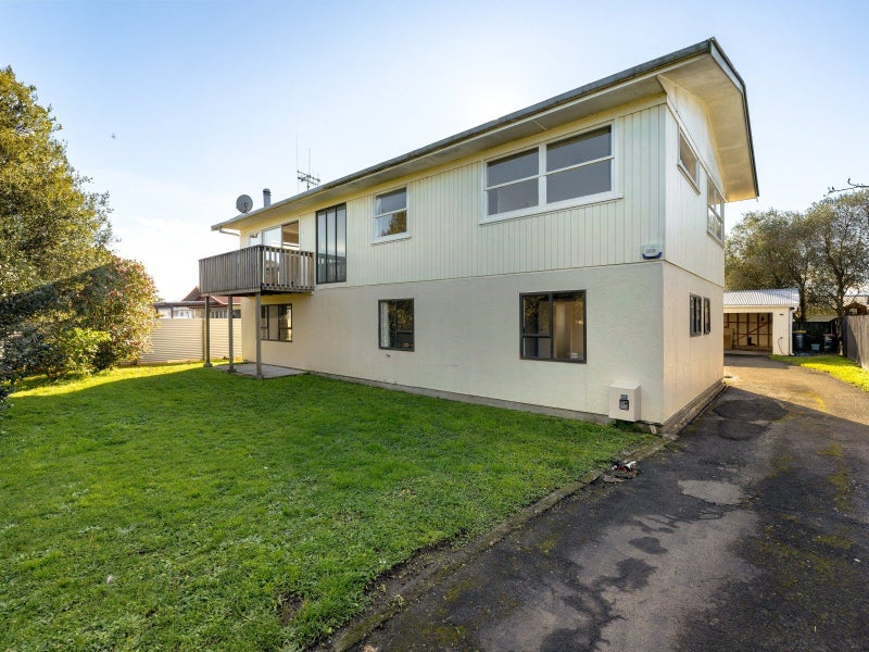 13 Erika Place, Fairview Downs, Hamilton - Carousel 1
