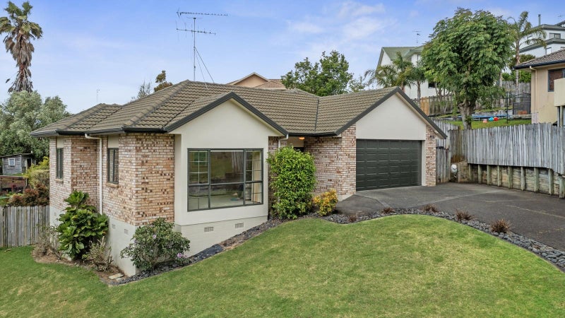 6 Sherwood Grove, Northcross, Auckland - Carousel 1