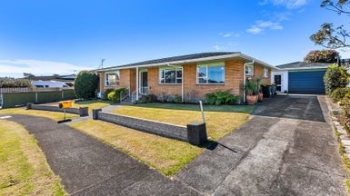 16 Bronte Place, Whalers Gate, New Plymouth - Carousel 1