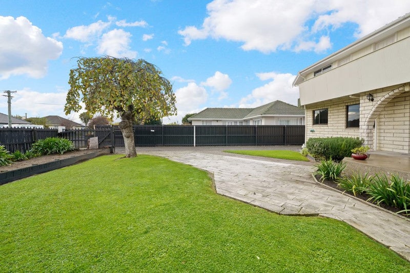 2 Voss Street, Shirley, Christchurch - Carousel 2