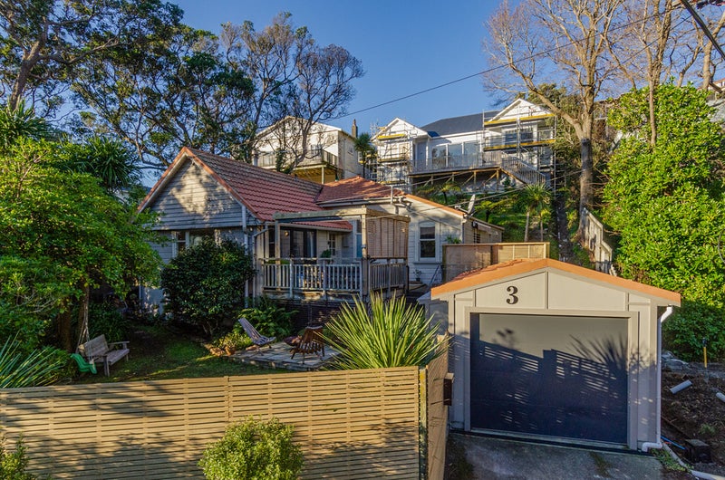 3 Liffey Crescent, Island Bay, Wellington - Carousel 1