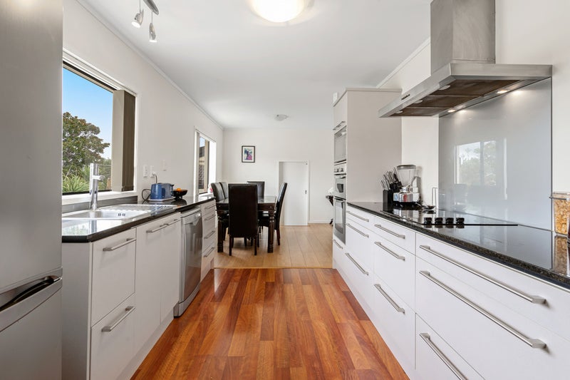 2/15 Bass Street, West Harbour, Auckland - Carousel 2