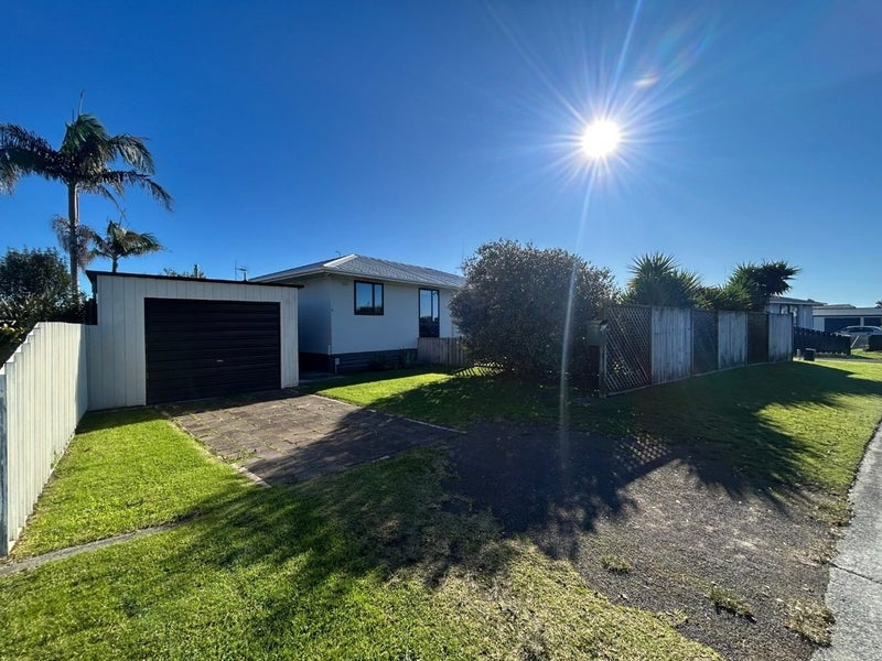 5 Longstead Avenue, Papamoa Beach, Papamoa - Carousel 1