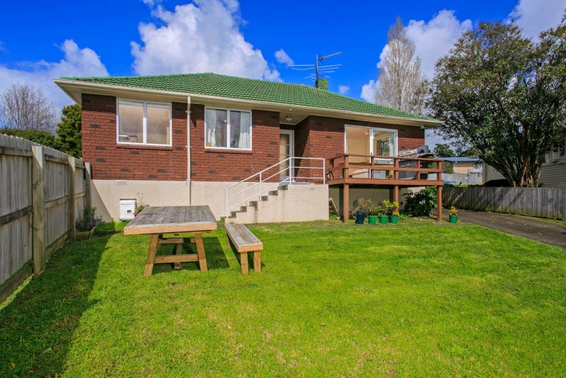 10 Greenslade Crescent, Northcote, Auckland - Carousel 2