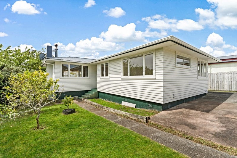 30 Ozich Avenue, Te Atatu South, Auckland - Carousel 2