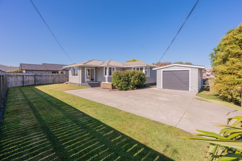 14A Warwick Crescent, Taradale, Napier - Carousel 2