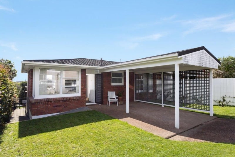 1/6 Liston Street, Northcote, Auckland - Carousel 1