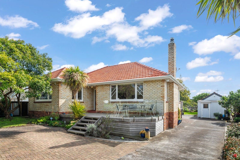 9 Shortt Avenue, Mangere Bridge, Auckland - Carousel 2
