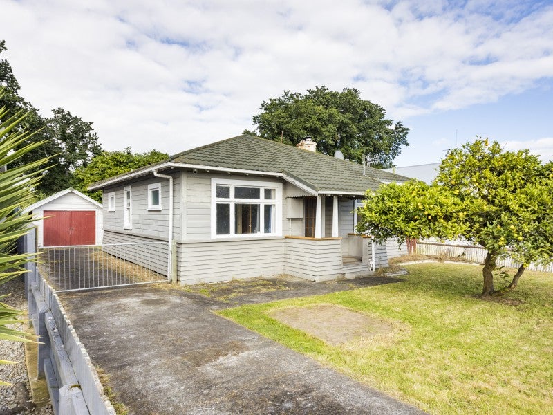 20 Shamrock Street, Takaro, Palmerston North - Carousel 1