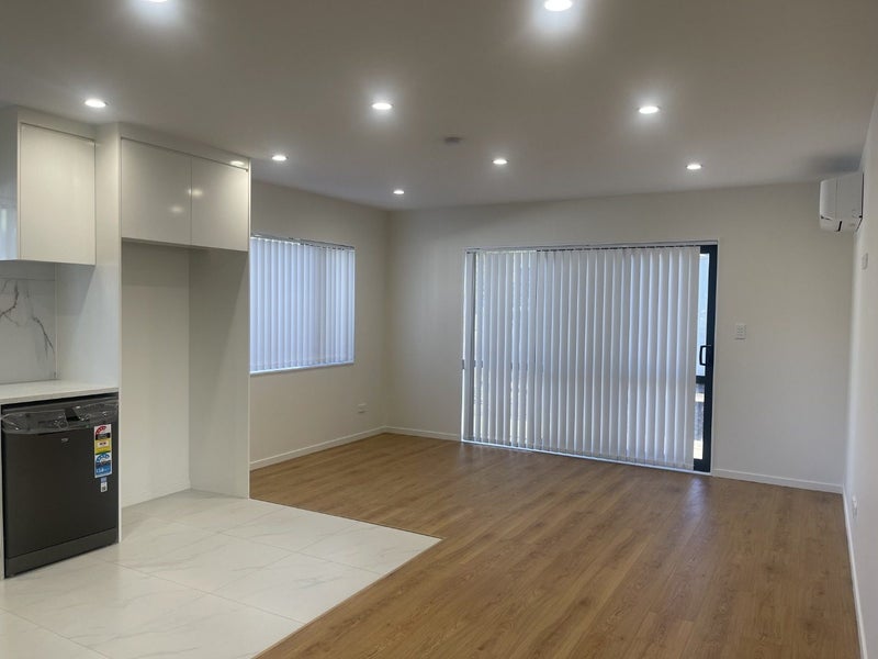 16 Blue Spur Way, Glendene, Auckland - Carousel 2