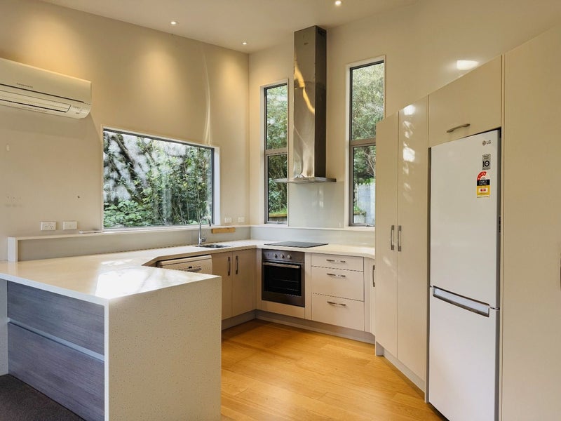 171A Totara Road, Miramar, Wellington - Carousel 1
