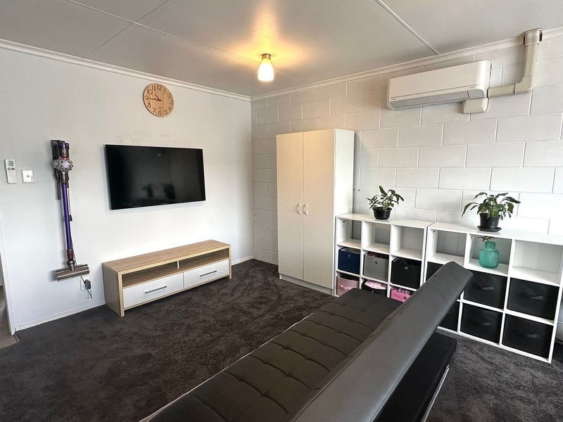 2/297 Ruahine Street, Terrace End, Palmerston North - Carousel 2