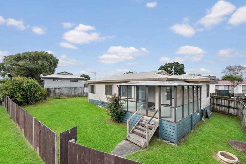 1/11 Barneys Farm Road, Clendon Park, Auckland - Carousel 1