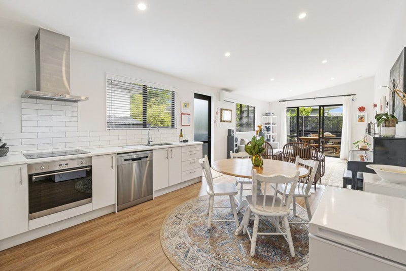 10A Toatoa Place, Mangere Bridge, Auckland - Carousel 1