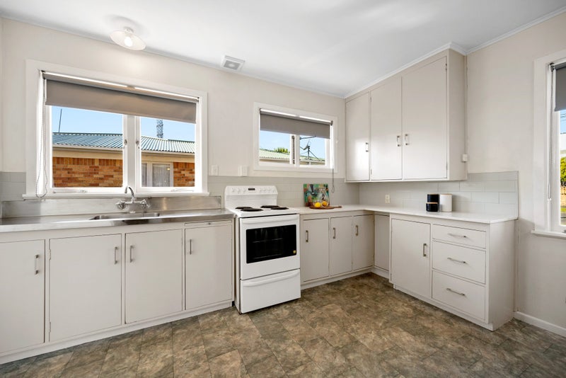 15 Sheridan Street, Silverdale, Hamilton - Carousel 2