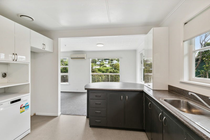 8 Westleigh Way, Newlands, Wellington - Carousel 2