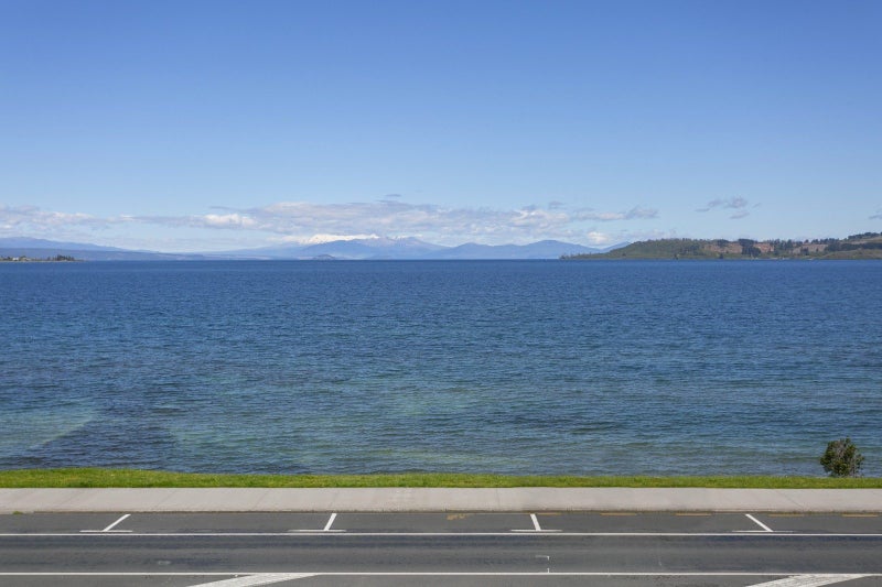 88 Lake Terrace, Taupo, Taupo - Carousel 2