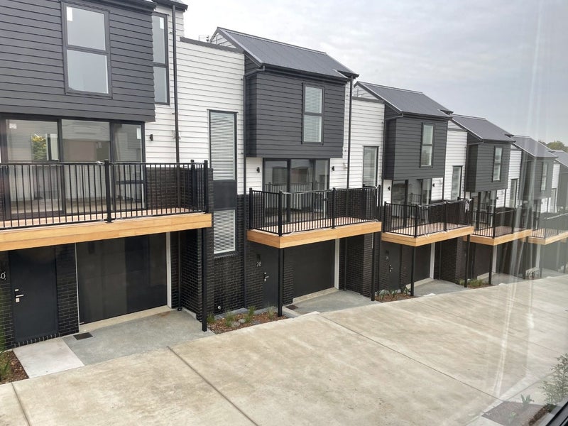 31 Panoni Lane, Howick, Auckland - Carousel 1