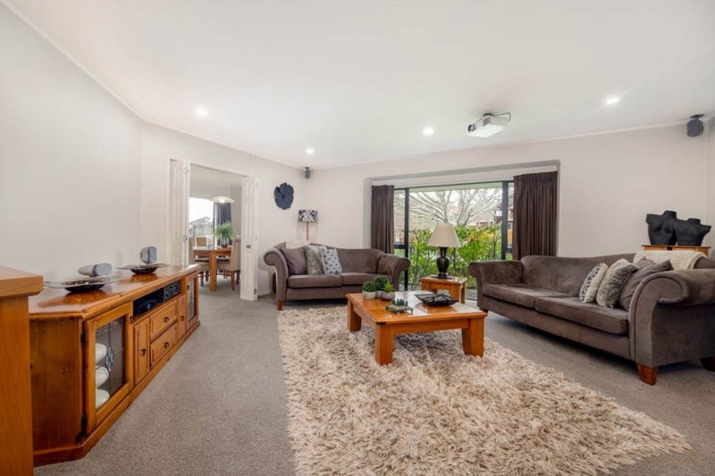 16 Britannia Place, Half Moon Bay, Auckland - Carousel 2