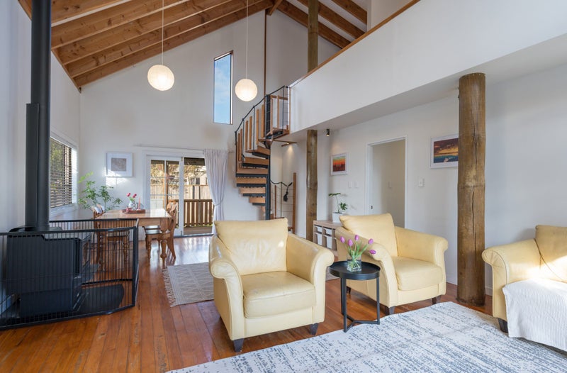 13 Woodland Place, Richmond, Richmond - Carousel 1