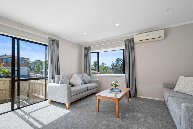 1/17 Sturm Avenue, Massey, Auckland - Carousel 1