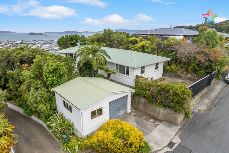 20 Walnut Way, Maungaraki, Lower Hutt - Carousel 1