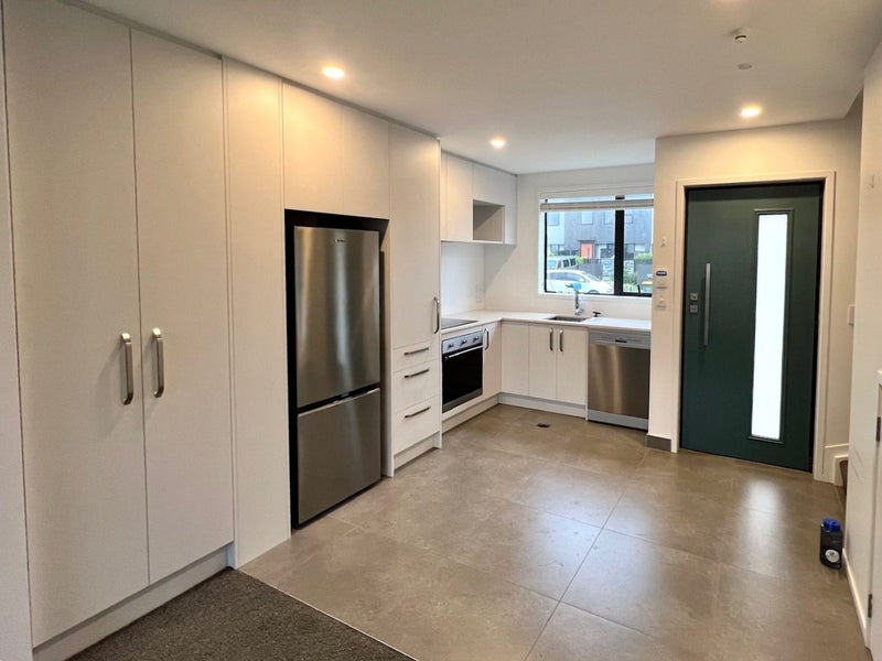 40 Cessna Crescent, Mangere, Auckland - Carousel 2