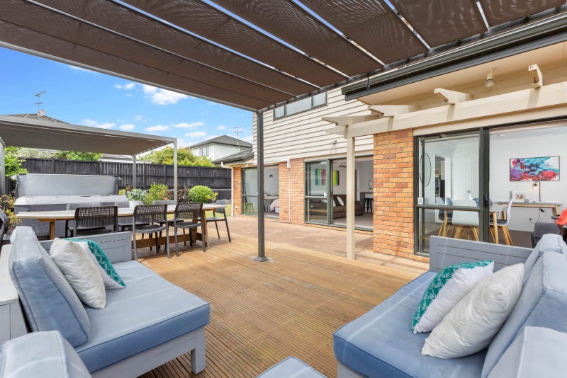 28 Croftview Road, Wattle Downs, Auckland - Carousel 2