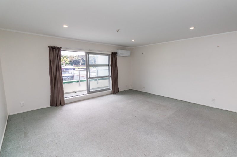 19/8 Girton Terrace, Mount Cook, Wellington - Carousel 2
